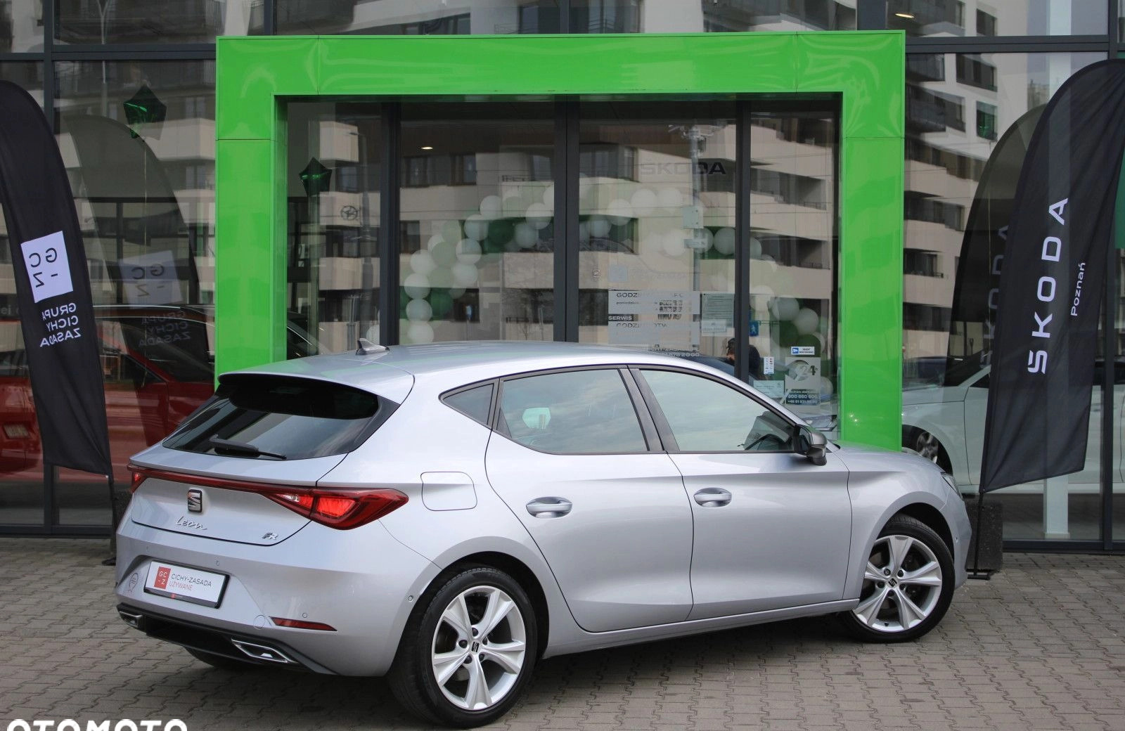 Seat Leon cena 87900 przebieg: 118888, rok produkcji 2021 z Bełchatów małe 379